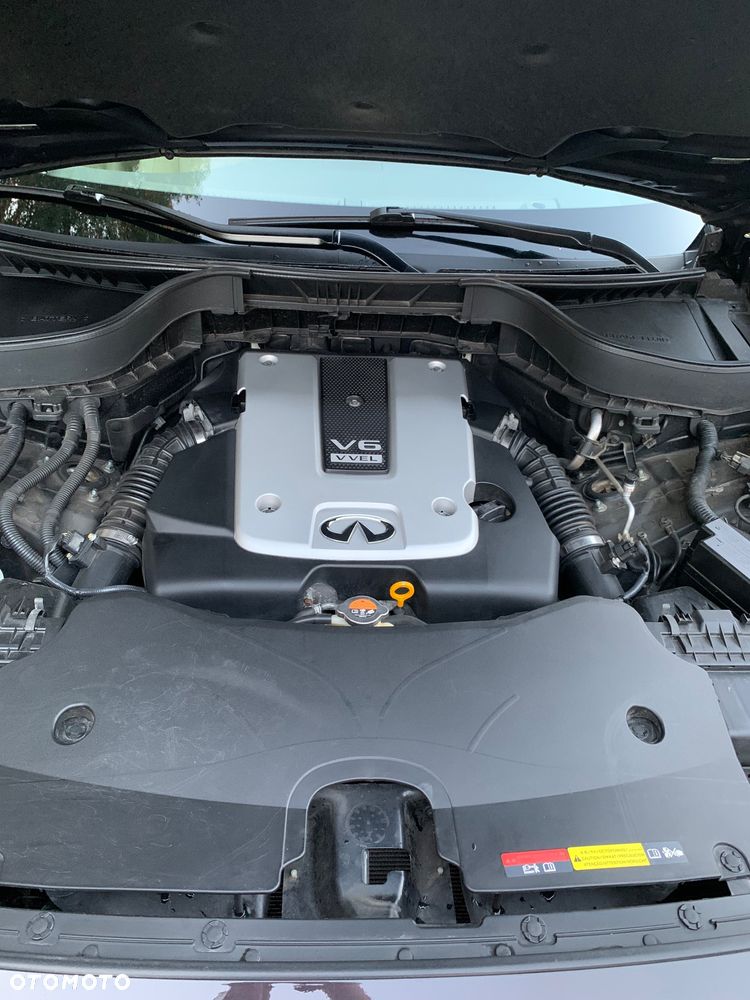 Infiniti QX70 - 25