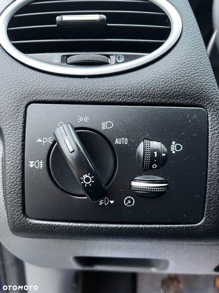 Ford Focus 1.8 Titanium - 11