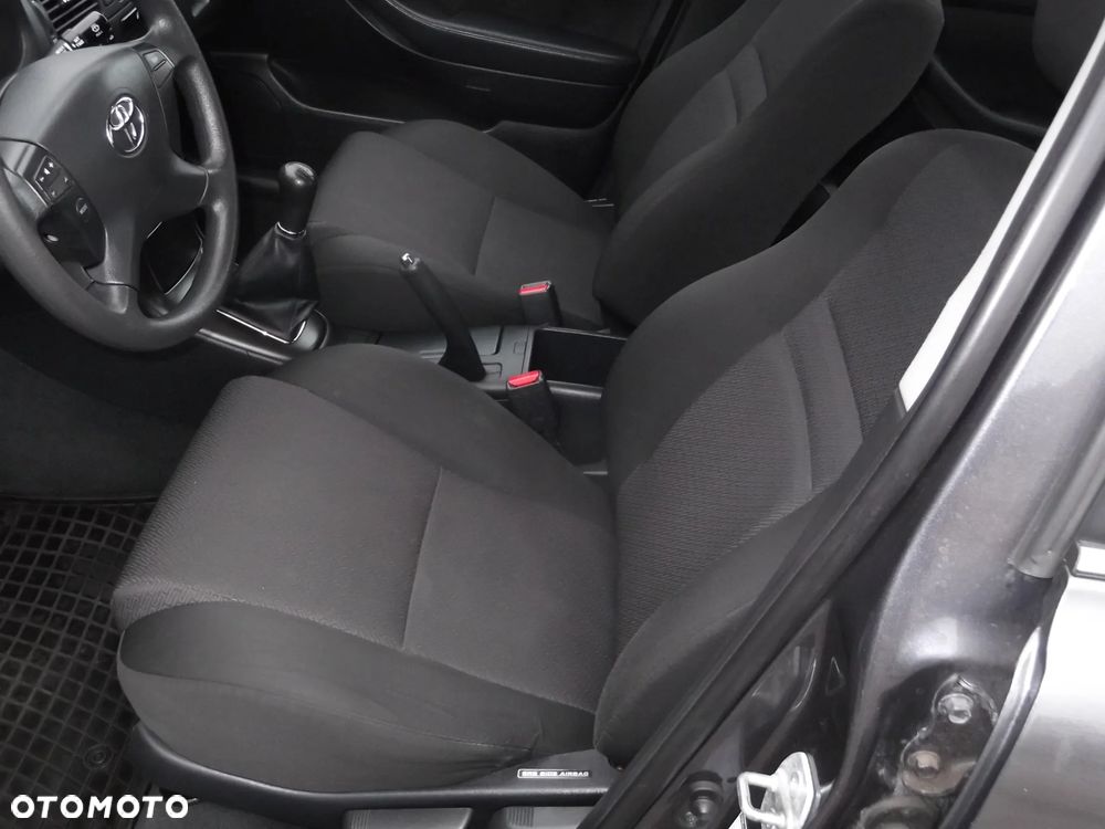 Toyota Avensis 1.8 VVT-i - 10