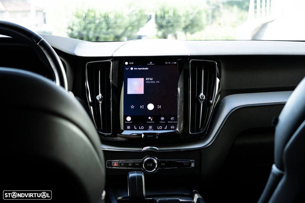 Volvo XC 60 2.0 B4 R-Design Geartronic - 34