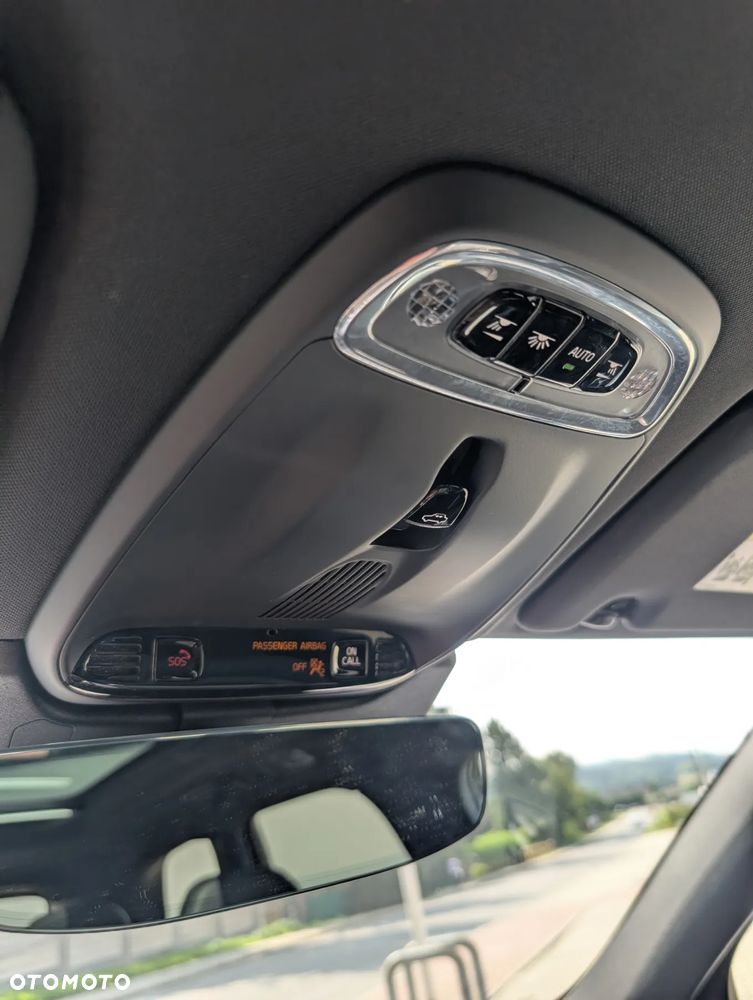 Volvo XC 60 T6 AWD Geartronic RDesign - 16