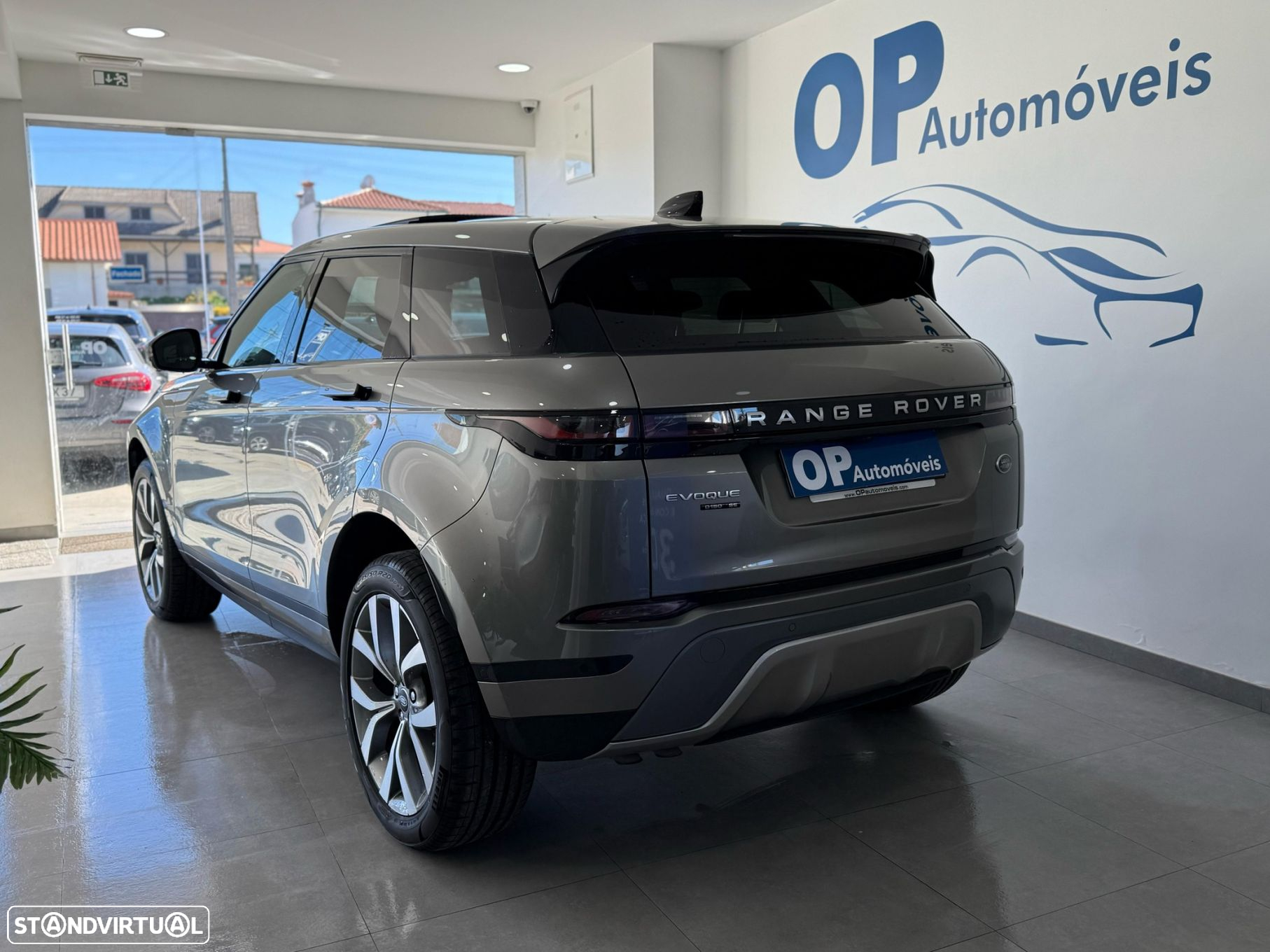 Land Rover Range Rover Evoque 2.0 D150 AWD R-Dynamic S Auto - 3