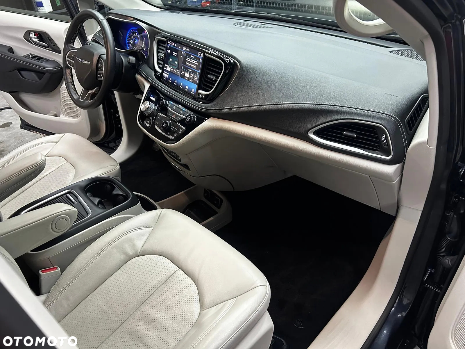 Chrysler Pacifica - 15