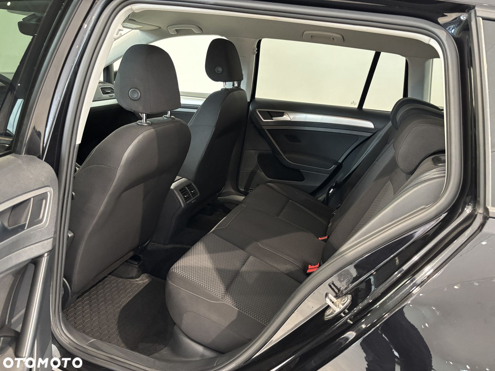 Volkswagen Golf - 22
