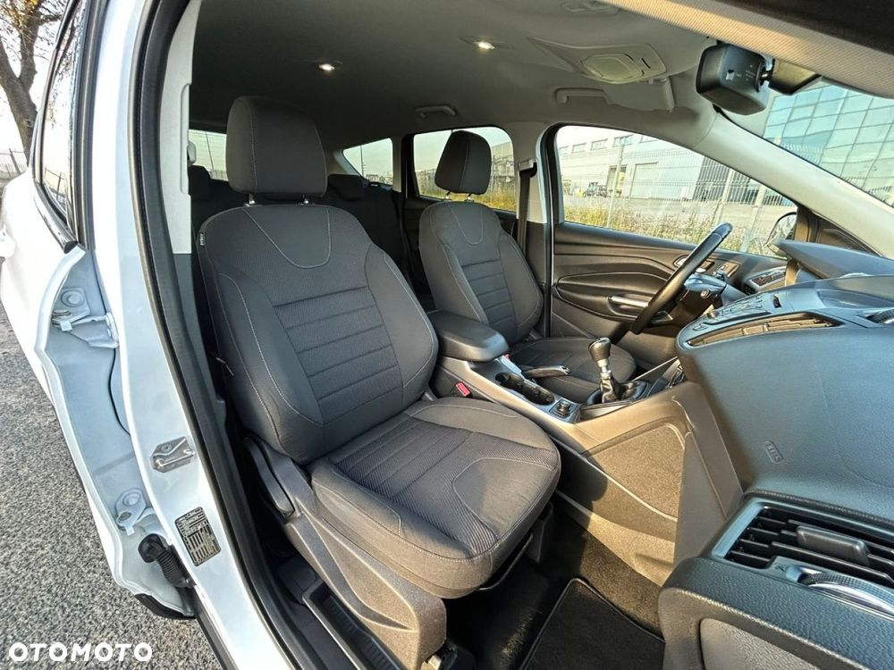 Ford Kuga - 8