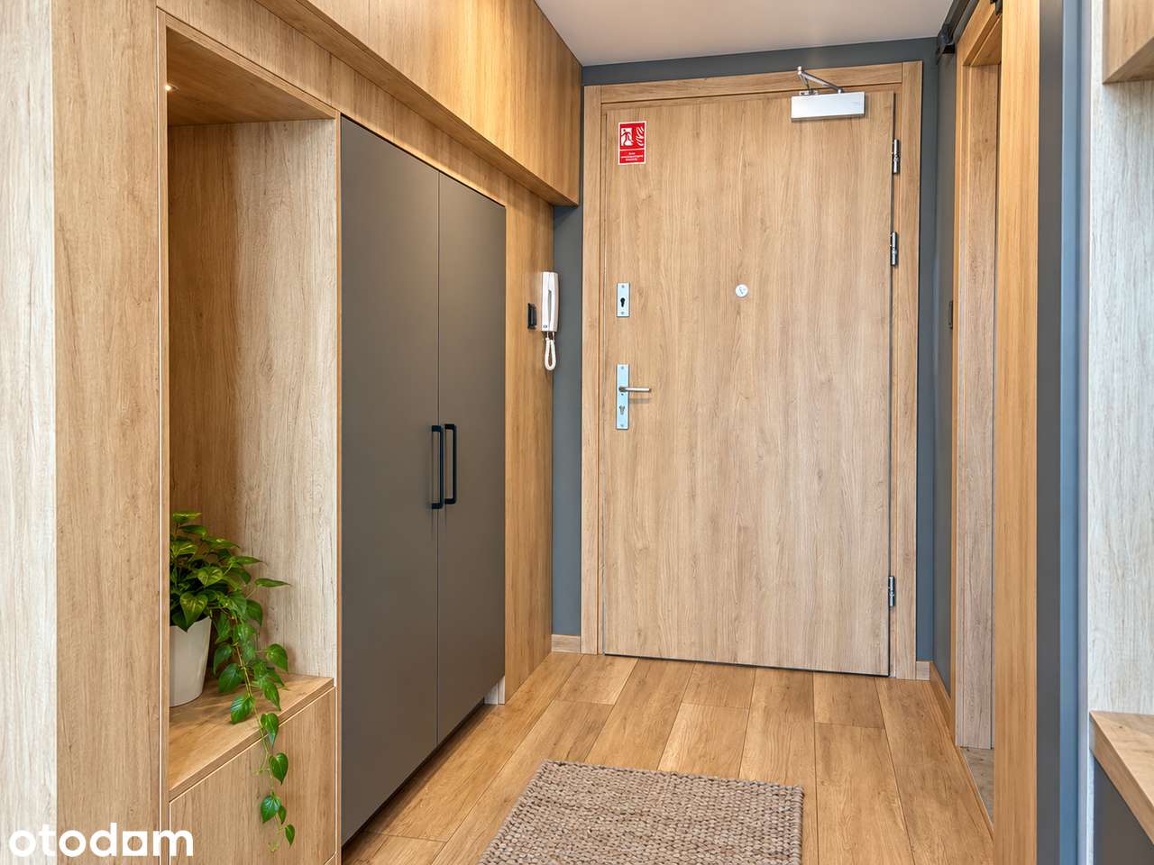 Klimatyczny loft z antresolą i balkonem