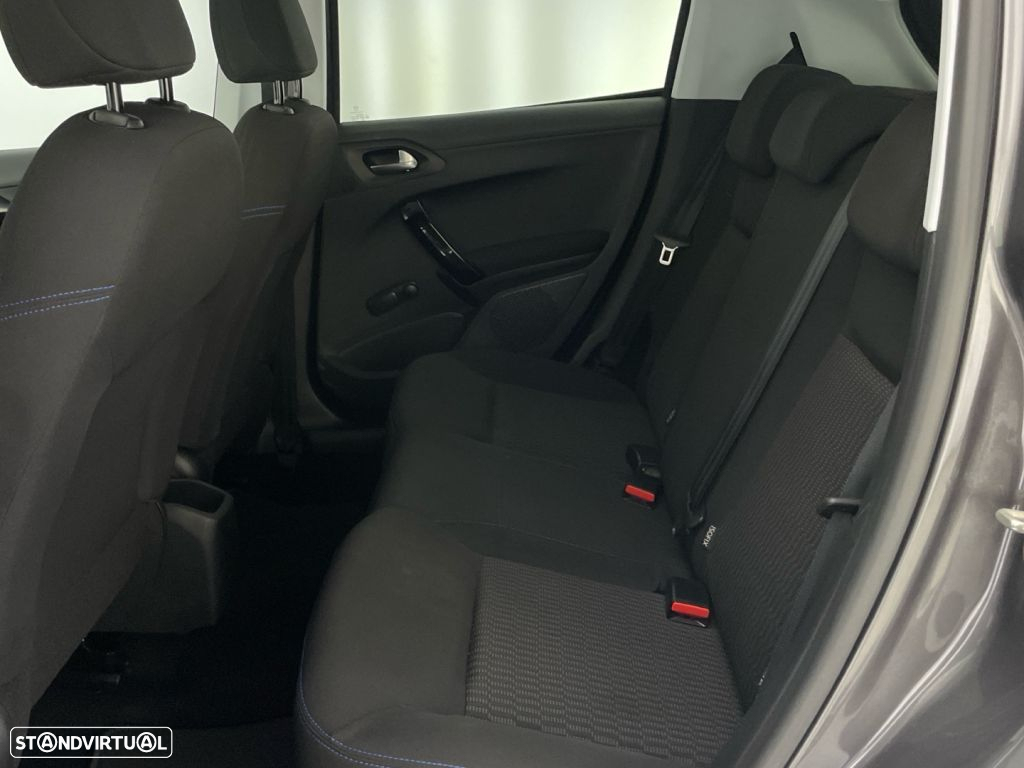 Peugeot 208 1.2 PureTech Signature - 12