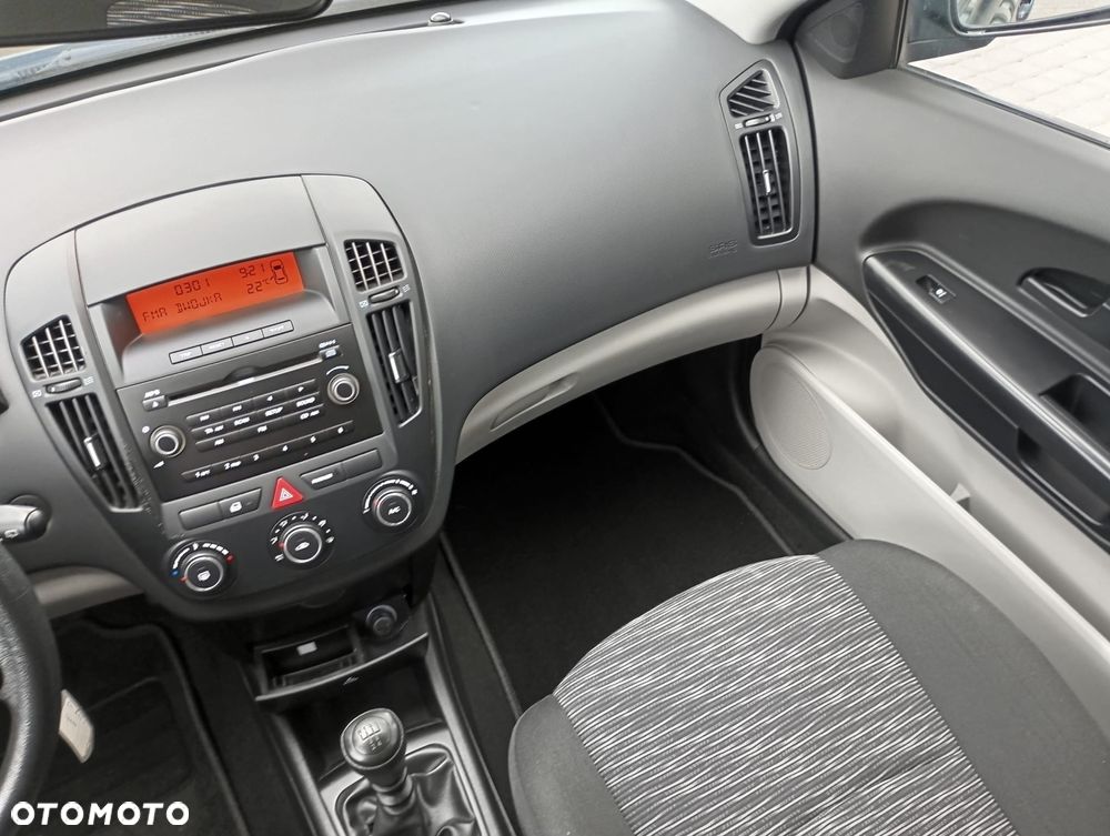 Kia Ceed 1.4 CVVT Attract - 19