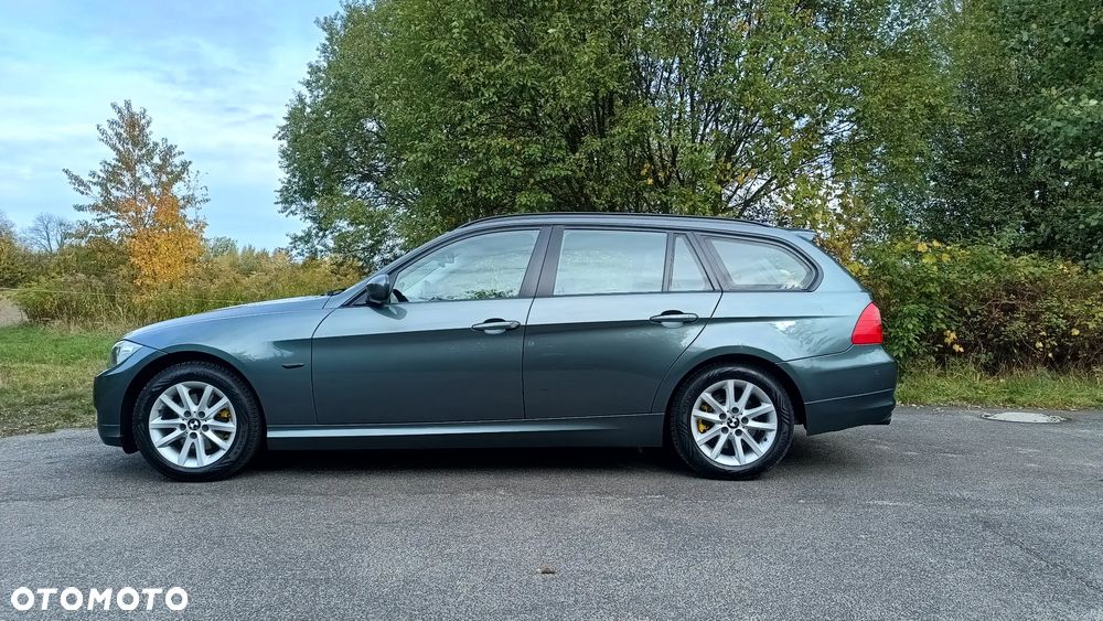 BMW Seria 3 320i - 4