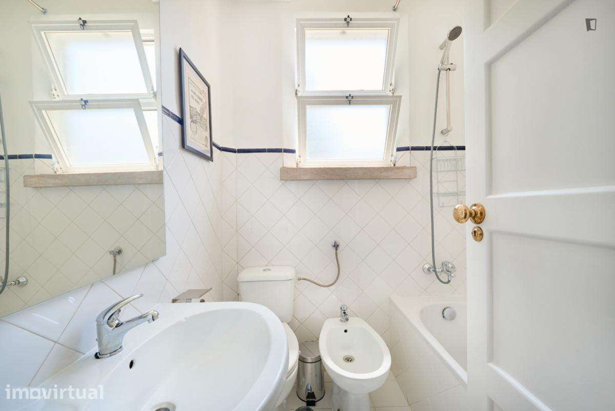 Quarto - localizado em São Sebastião Lisbon - Grande imagem: 2/32