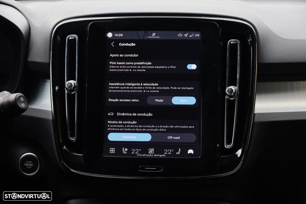 Volvo XC 40 2.0 B3 Plus Dark - 28