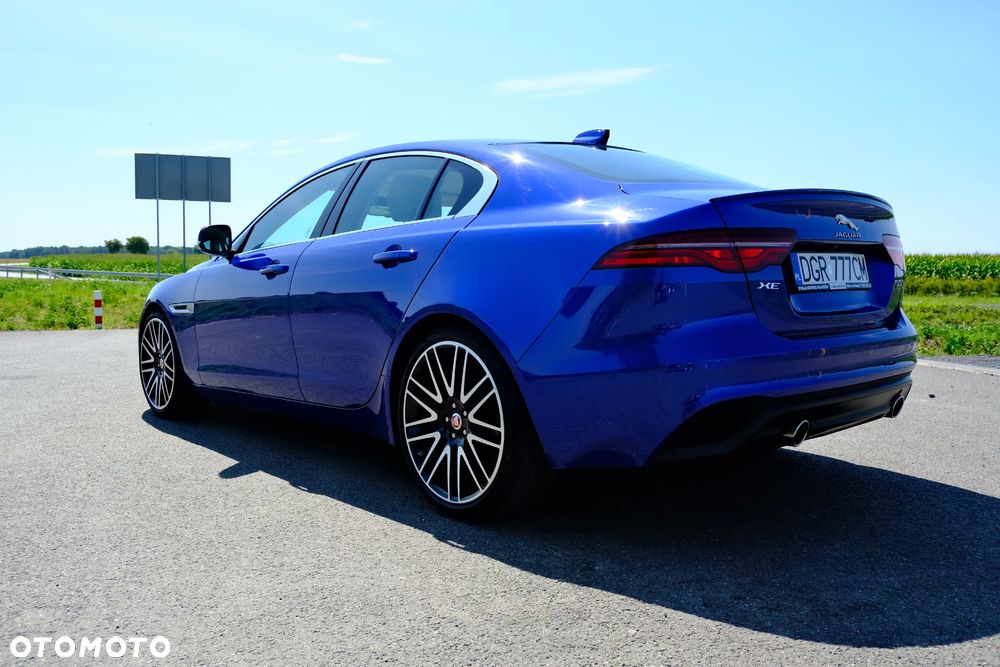 Jaguar XE 25t Prestige - 9