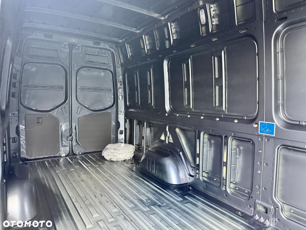 Mercedes-Benz Sprinter - 9