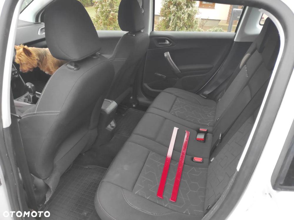 Peugeot 2008 1.2 Pure Tech Allure S&S - 8