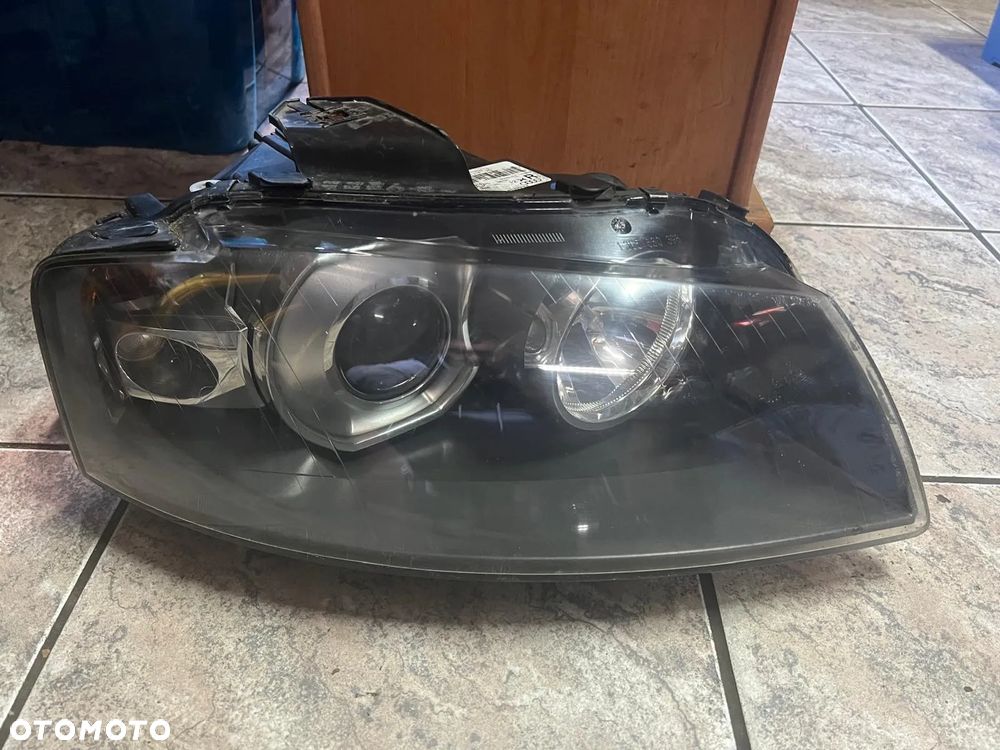 AUDI A3 8P Xenon prawy REFLEKTOR Lampa Prawa 8P0941030M
