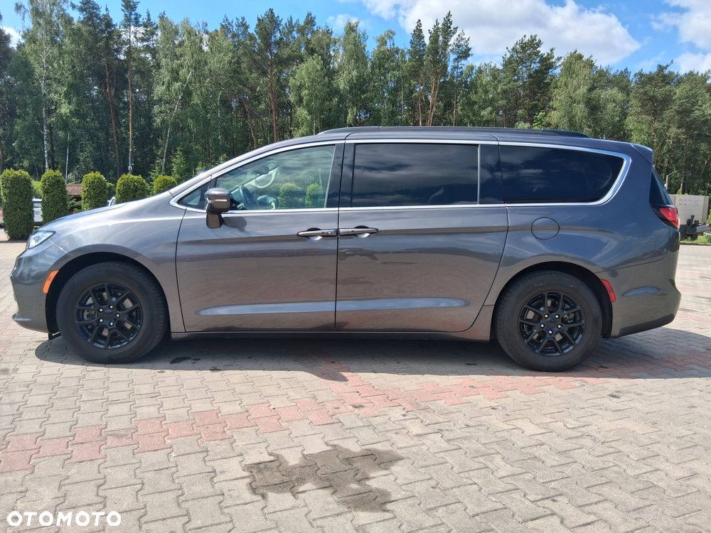 Chrysler Pacifica - 4