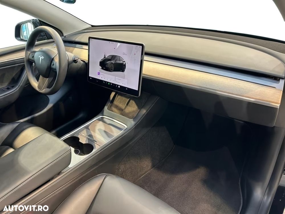 Tesla Model Y Long Range Dual Motor AWD - 3