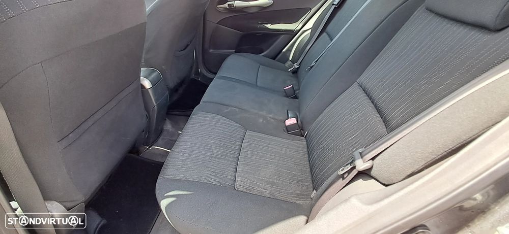 Toyota Auris 1.4 D-4D Sol - 23