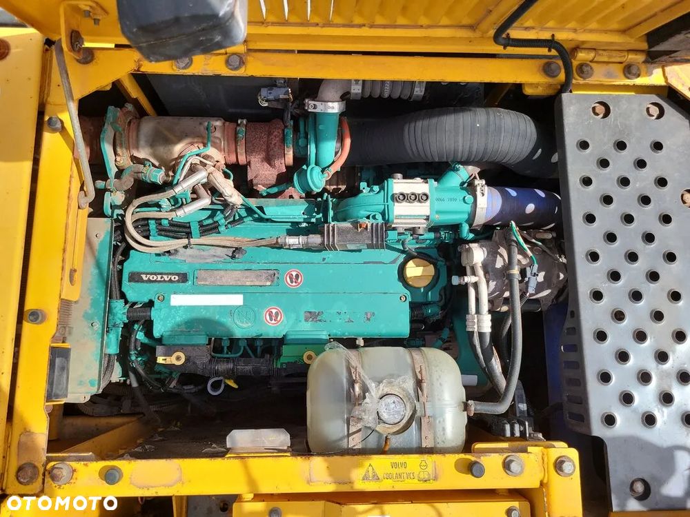 Volvo ECR235 DL - 11