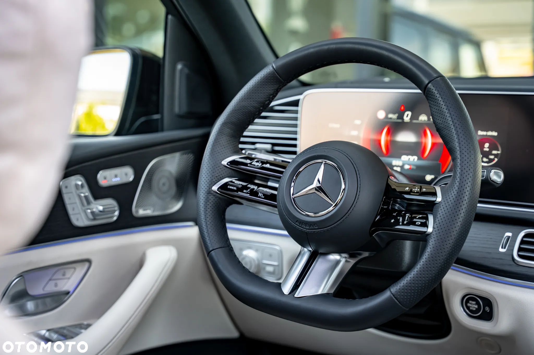 Mercedes-Benz GLS - 25