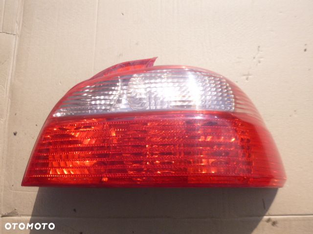 LAMPA PRAWY TYŁ PRAWA TYLNA TOYOTA AVENSIS I T22 SEDAN