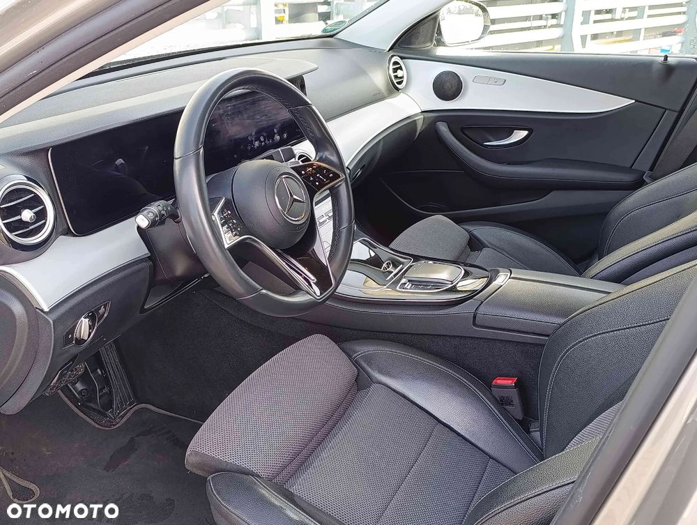 Mercedes-Benz Klasa E 300 de 4Matic T 9G-TRONIC - 19