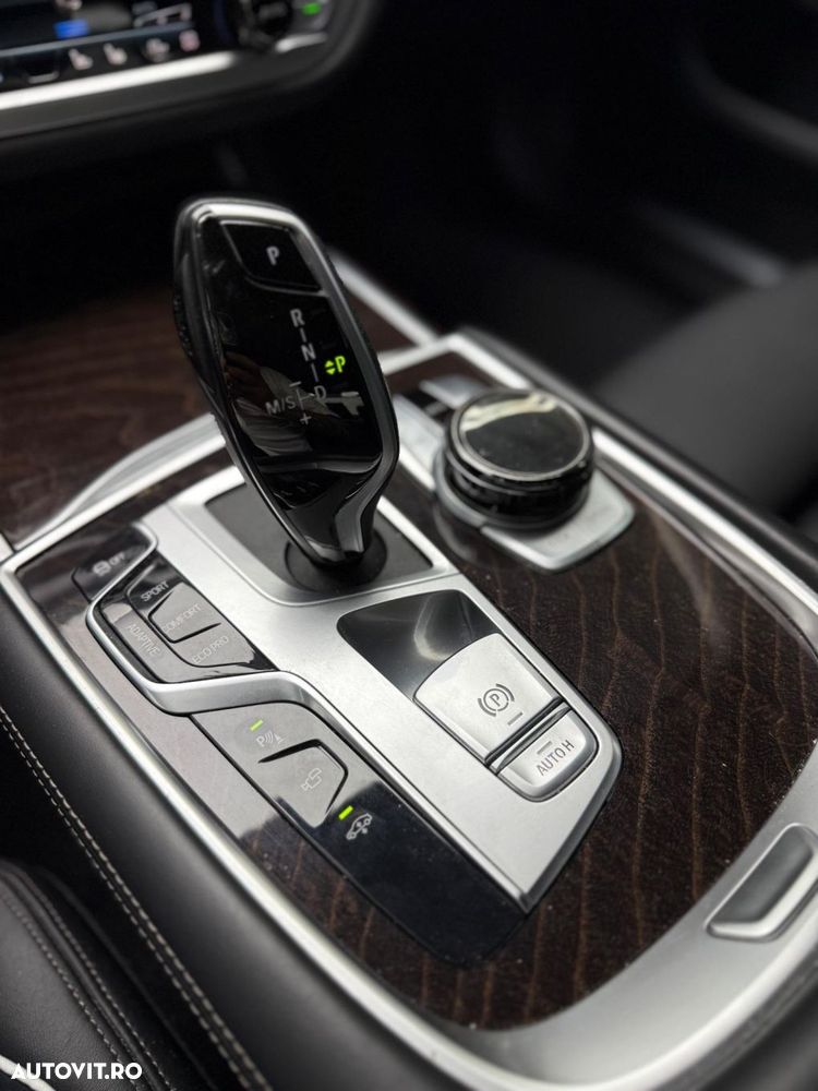 BMW Seria 7 740d xDrive - 37