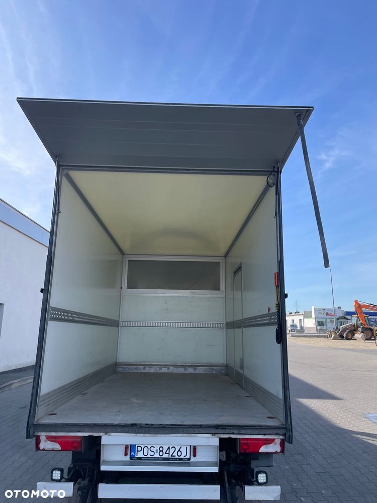 Mercedes-Benz Sprinter - 11