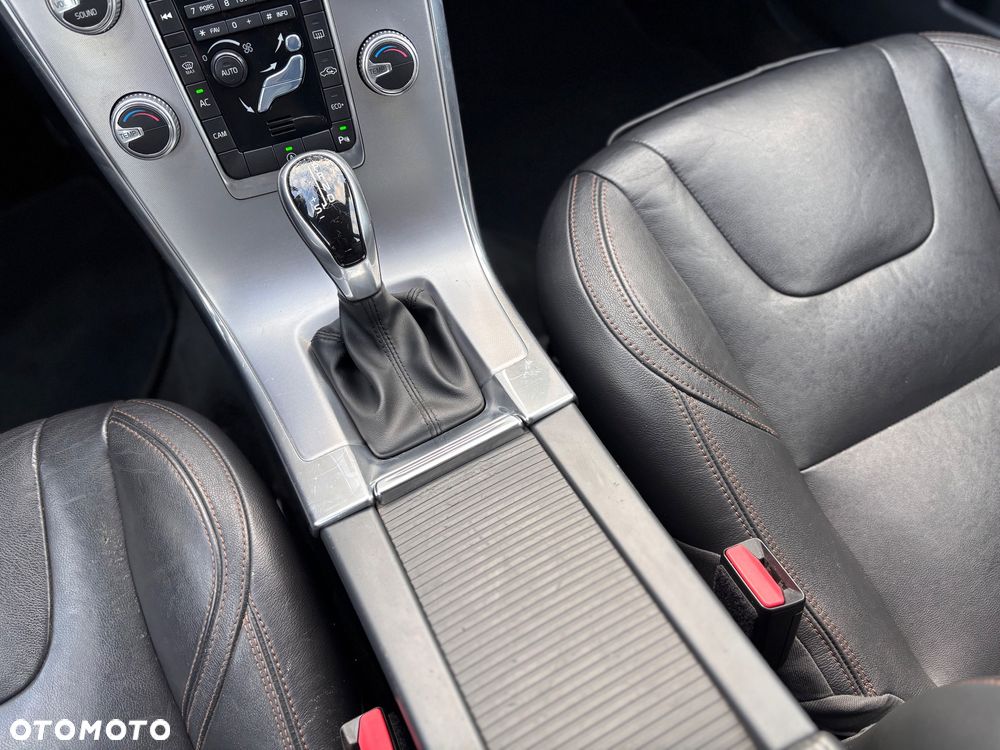 Volvo XC 60 D3 Geartronic Summum - 25