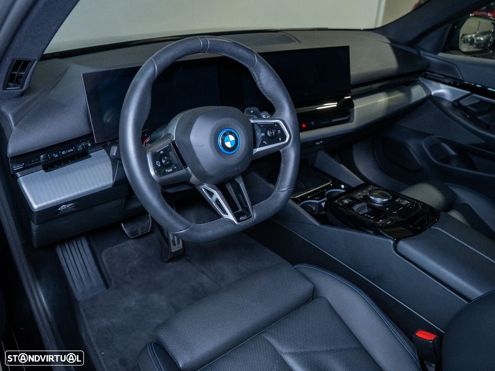 BMW 530 e Pack Desportivo M - 4