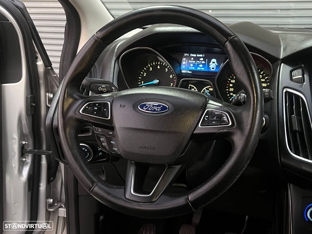 Ford Focus 1.0 EcoBoost Titanium - 10
