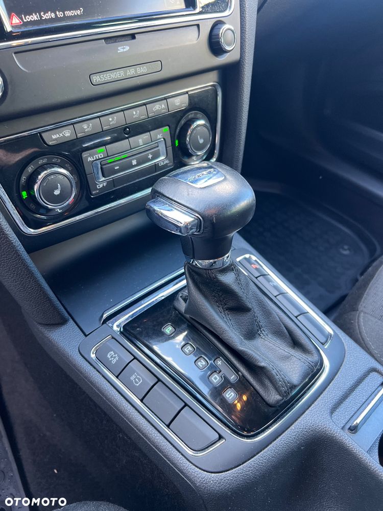 Skoda Superb 2.0 TDI Ambition DSG - 23