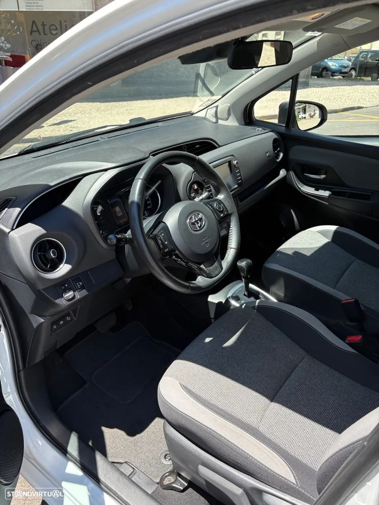 Toyota Yaris 1.5 HSD Comfort+Navi - 33