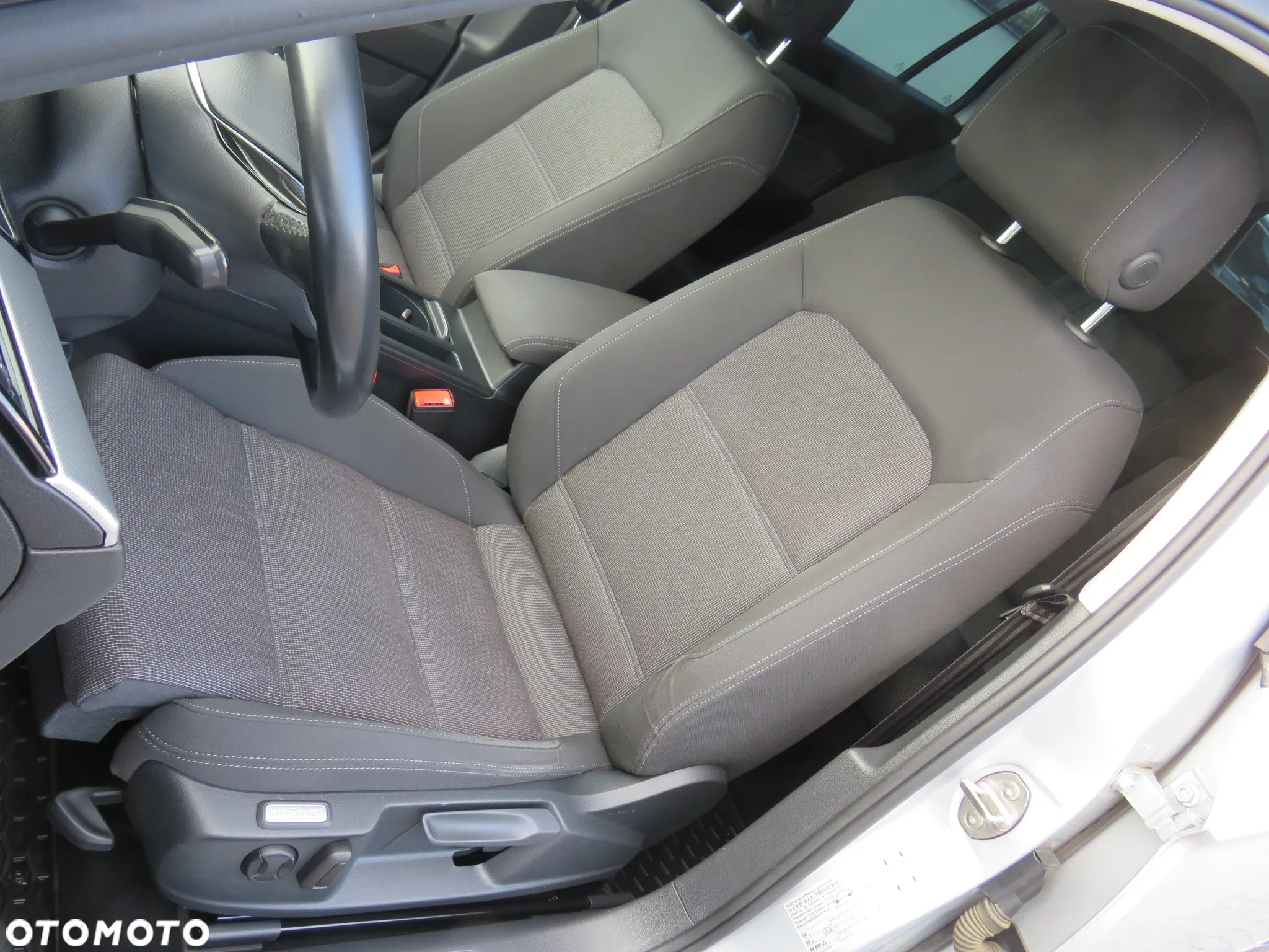 Volkswagen Passat 2.0 TDI BMT Comfortline - 29
