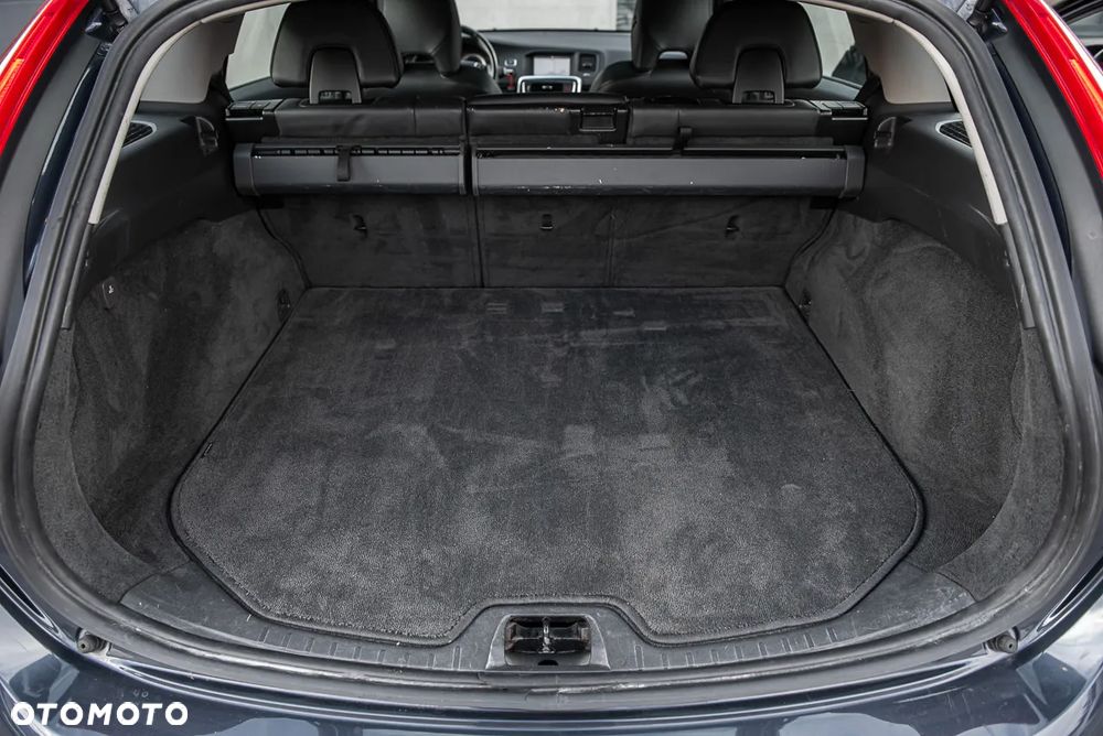 Volvo V60 D5 AWD Momentum - 34