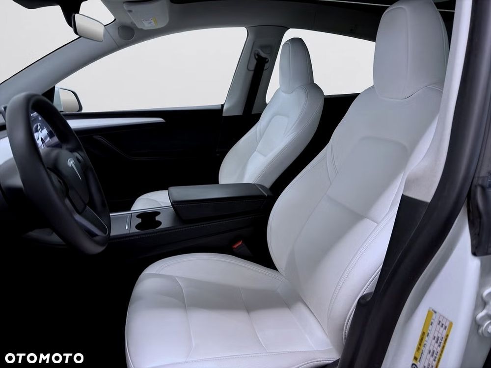 Tesla Model Y Long Range Dual Motor AWD - 4