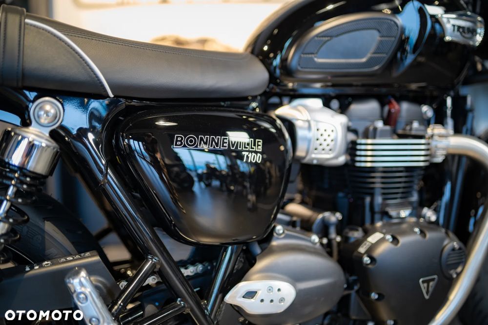 Triumph Bonneville - 21