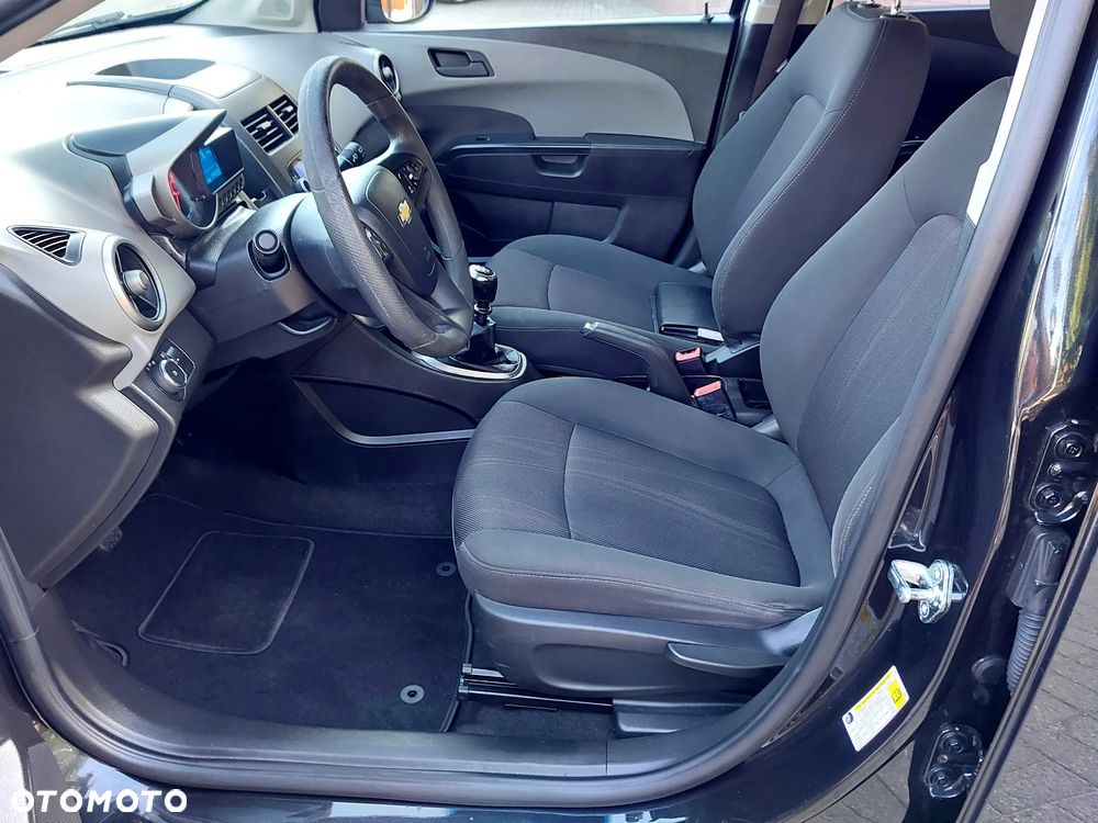 Chevrolet Aveo 1.4 LTZ - 25