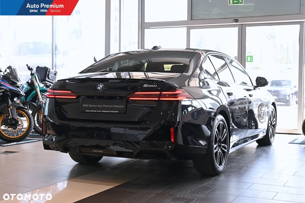 BMW Seria 5 520i mHEV - 20