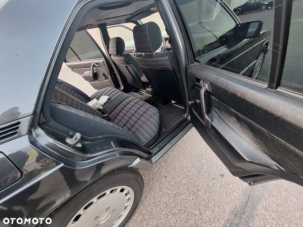 Mercedes-Benz W201 (190) - 24