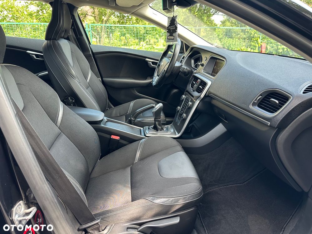 Volvo V40 D2 Momentum - 10