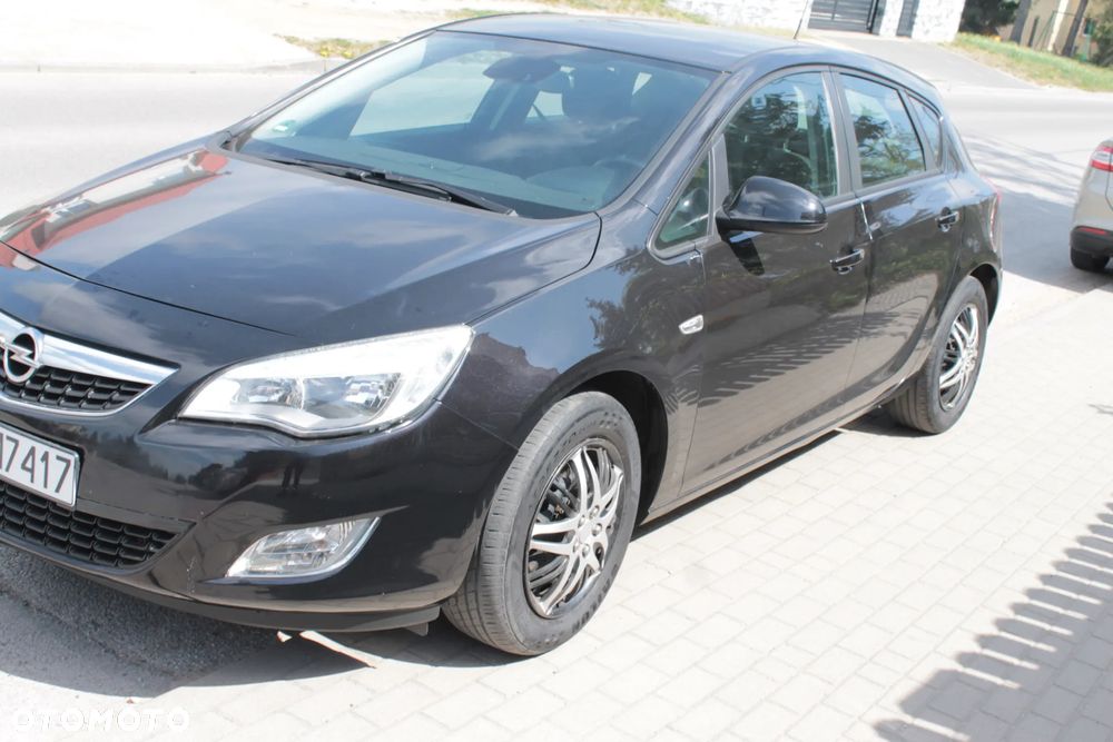 Opel Astra 1.6 Design Edition - 1