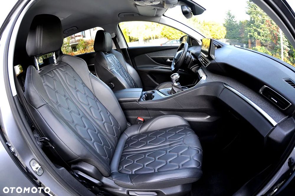 Peugeot 5008 1.2 PureTech Allure S&S - 22