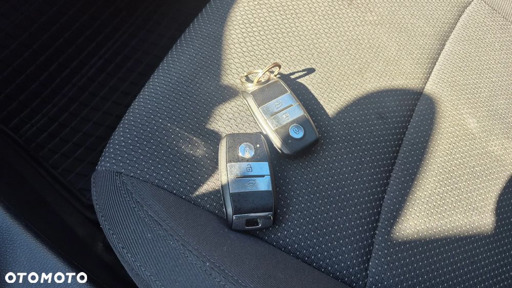 Kia Carens 1.6 GDI Attract - 12