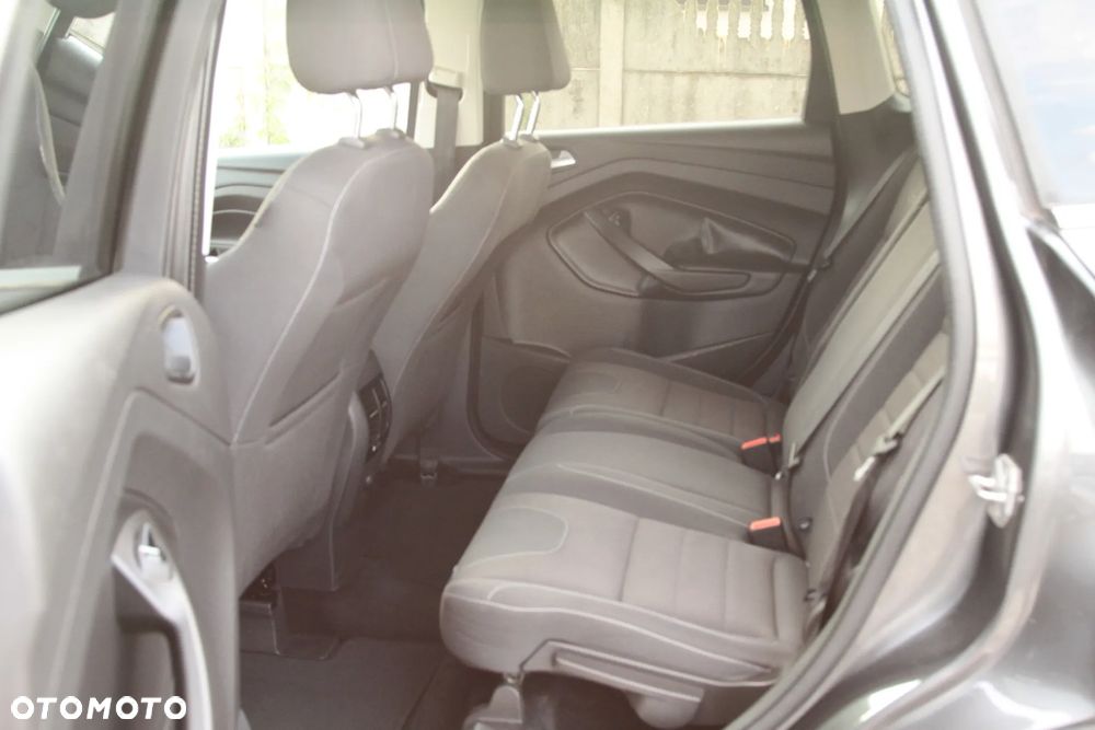 Ford Kuga 2.0 TDCi 2x4 Titanium - 17