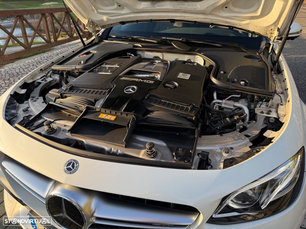 Mercedes-Benz E 63 AMG S 4-Matic+ - 32