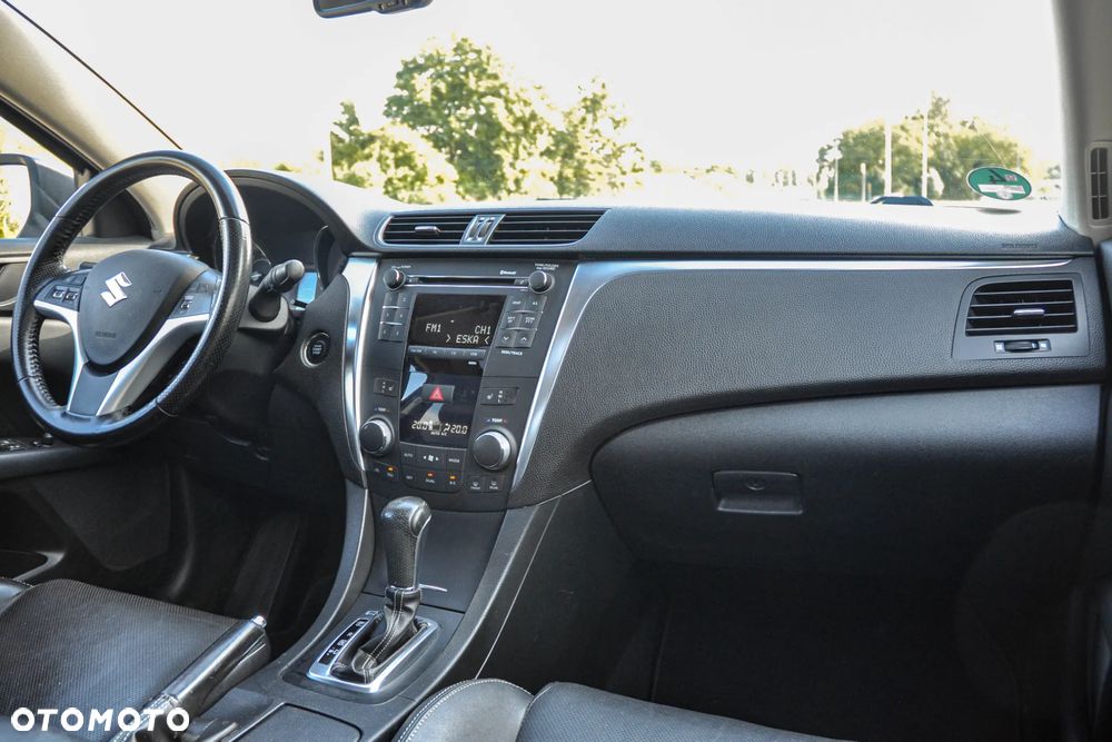 Suzuki Kizashi 2.4 Sport 4WD CVT - 10