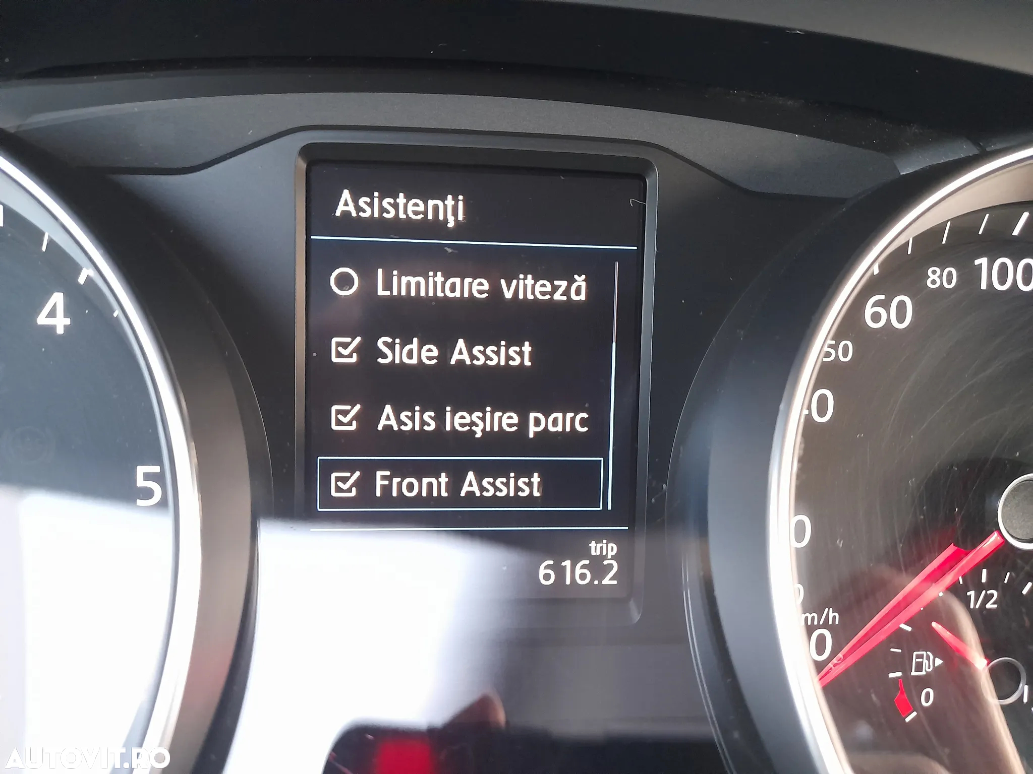 Volkswagen Passat Variant 2.0 TDI DSG Highline - 35