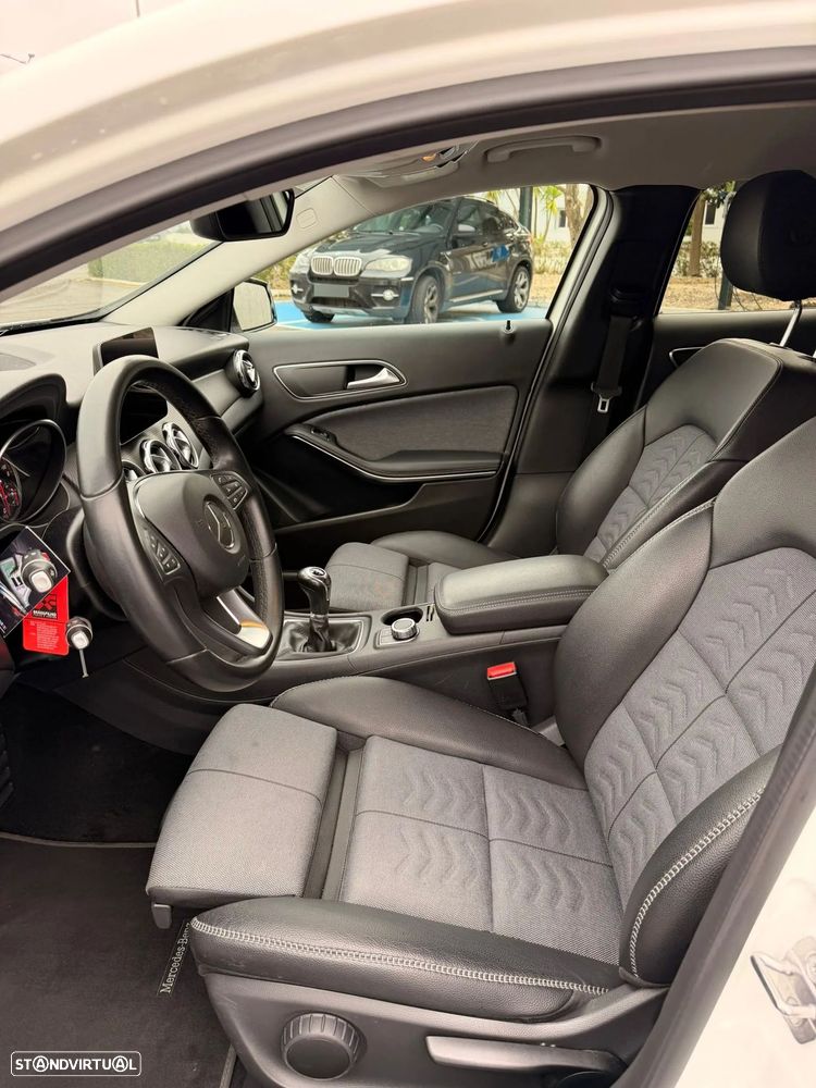 Mercedes-Benz GLA 180 - 9