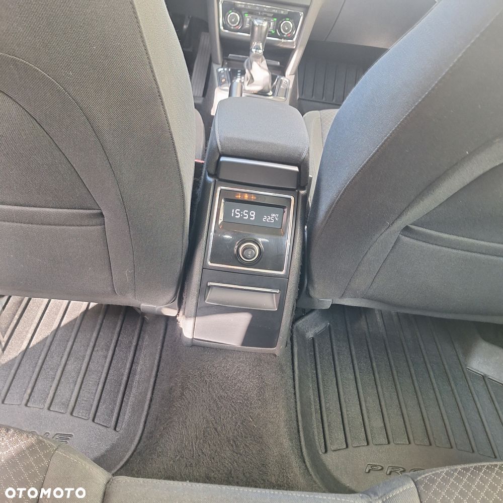 Skoda Superb 2.0 TDI Ambition DSG - 15